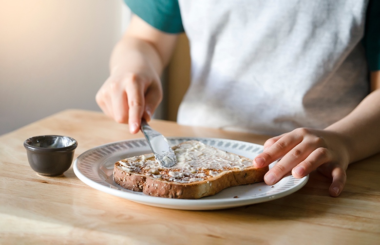 enfant tartine son pain